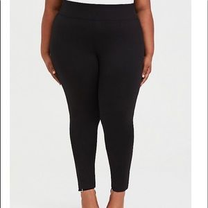 STUDIO SLIM FIX BLACK PREMIUM PONTE PIXIE PANT